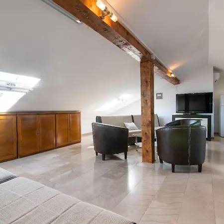 Tiho Apartment